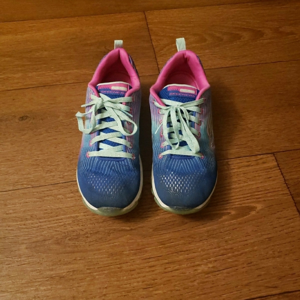 Sketchers Girls(Big Kids)size 6 shoe